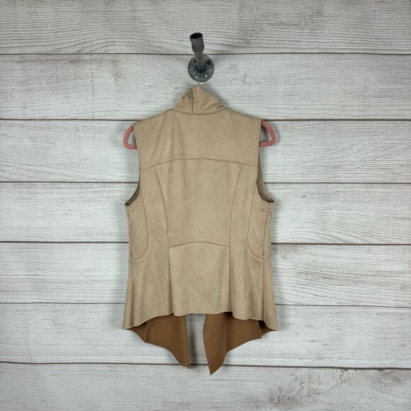 BLVD Women's Faux Suede Tan Sleeveless Fall Vest Size Small/Medium - Picture 8 of 9